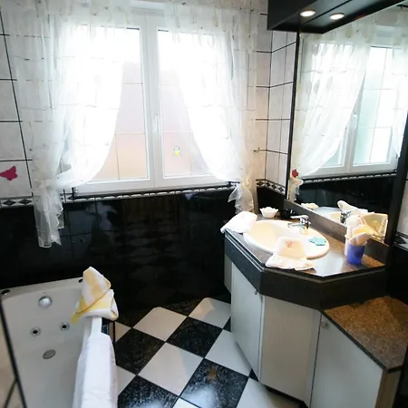 Les La Cerisaie بيت للعطل *